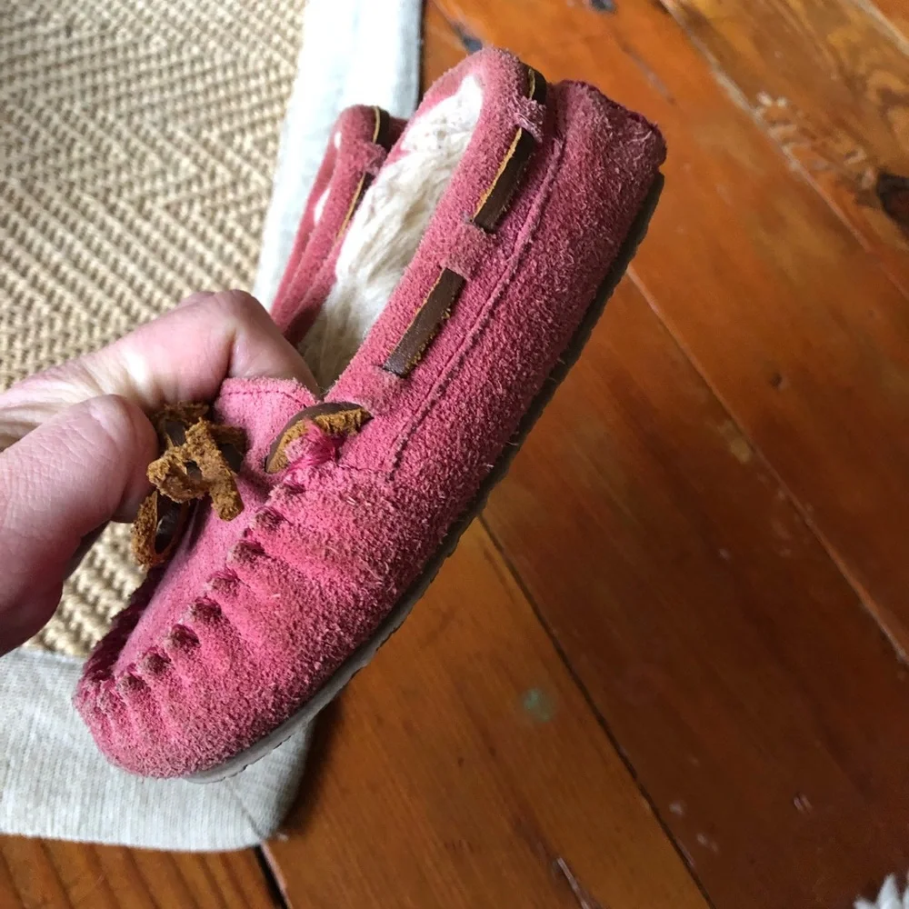 Minnetonka toddler girls 7 pink slippers moccasins shoes faux fur leather ties